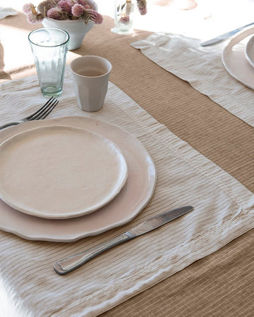 Materiales que definen el estilo mediterráneo: lino, esparto, barro y madera lavada - Aiguavista